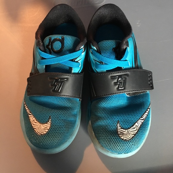 nike boys shoes size 10